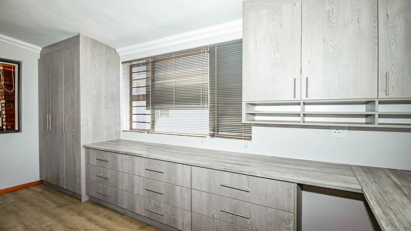 5 Bedroom Property for Sale in Jongensfontein Western Cape